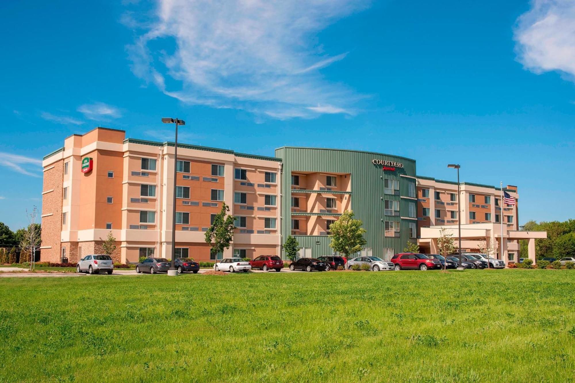 Courtyard Milwaukee Airport Hotel Exterior foto