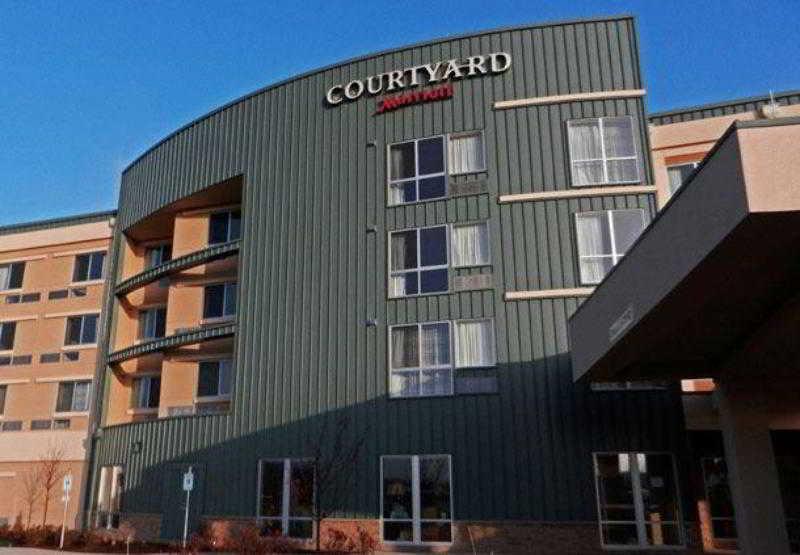 Courtyard Milwaukee Airport Hotel Exterior foto