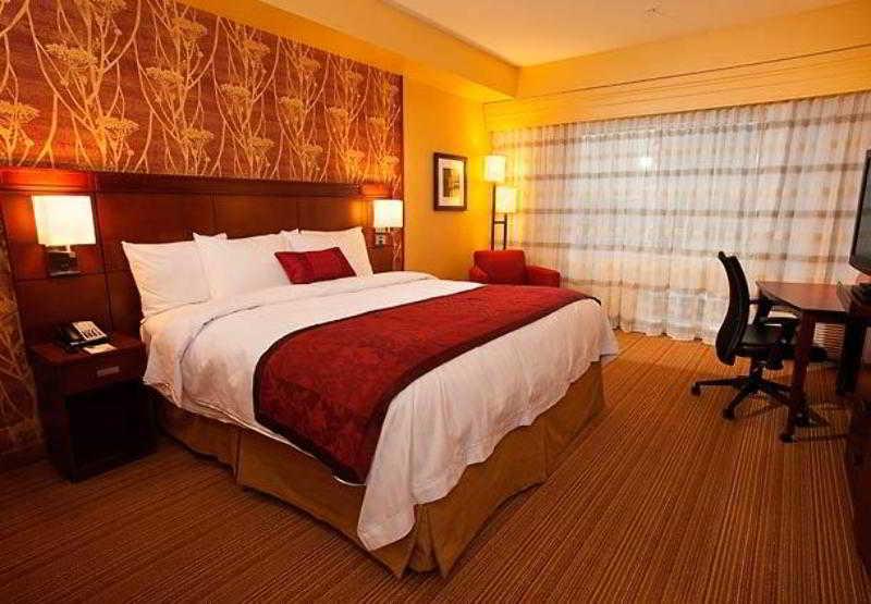 Courtyard Milwaukee Airport Hotel Quarto foto
