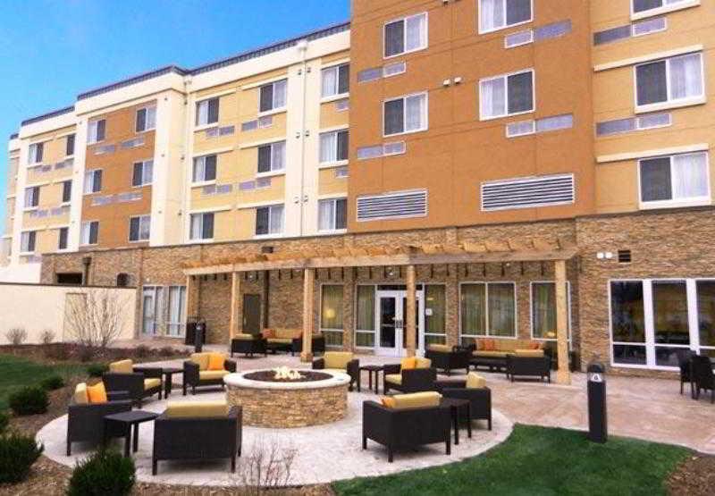 Courtyard Milwaukee Airport Hotel Exterior foto