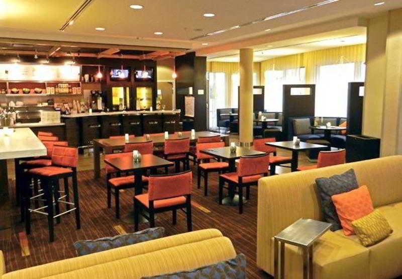 Courtyard Milwaukee Airport Hotel Restaurante foto